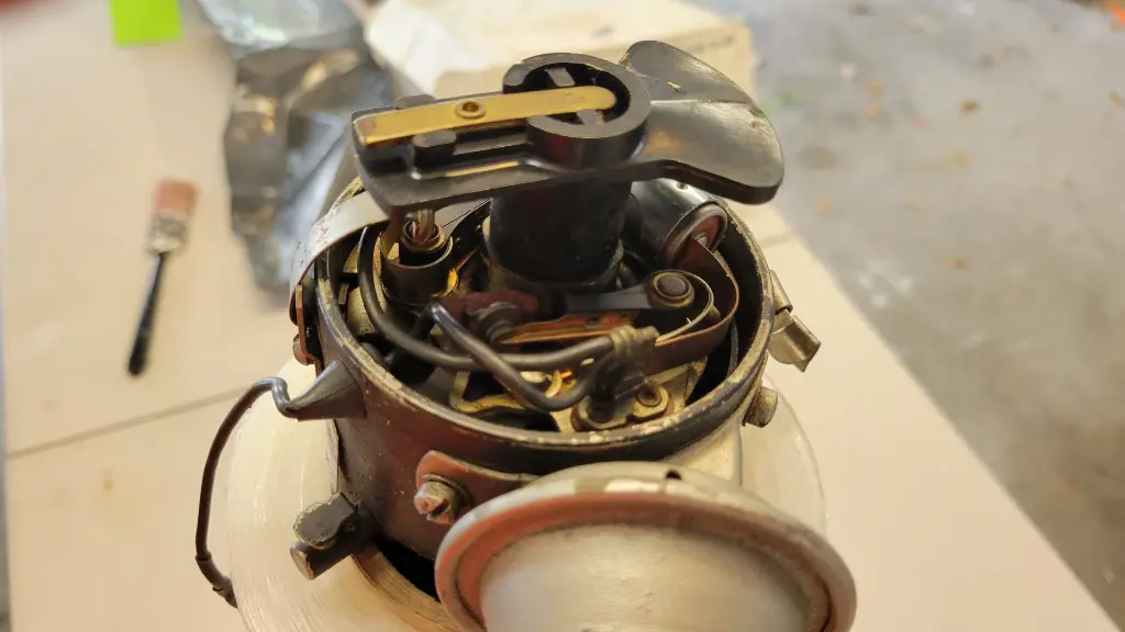 1970 440 6 Pack Distributor.webp